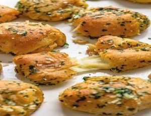 6 Cheesy Garlic Knots